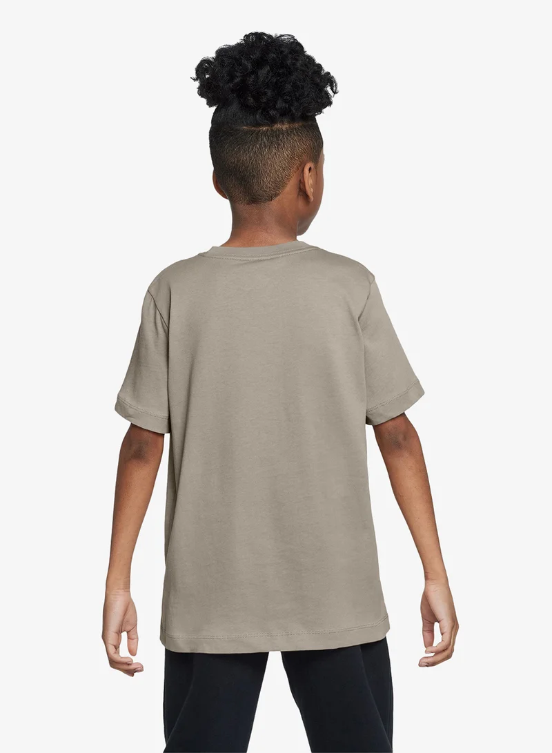 Nike Youth Nsw Embroidered Futura T-Shirt